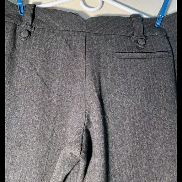 Gray Pin Stripe Stretch Dressy Capris Size 14 - Picture 5 of 7